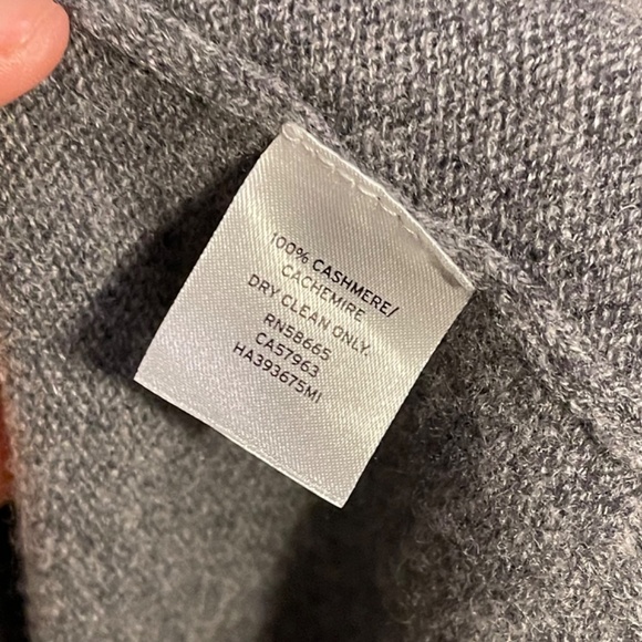 Cashmere Gray Turtleneck Women's Sweater top - Picture 3 of 7